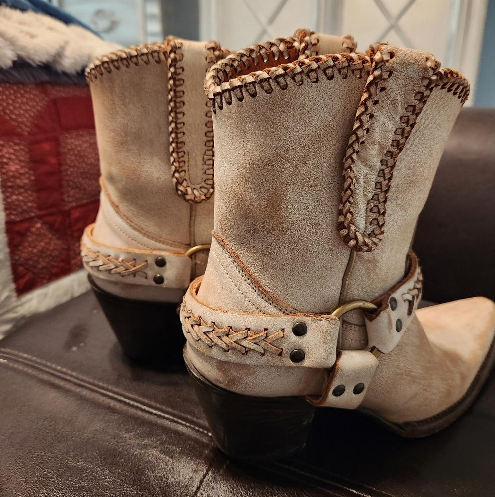 Cleo + WOLF Cream Ankle Cowgirl Boots - Picture 4 of 14